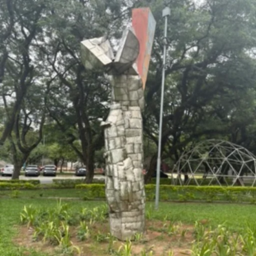 "Árvore de Metal"